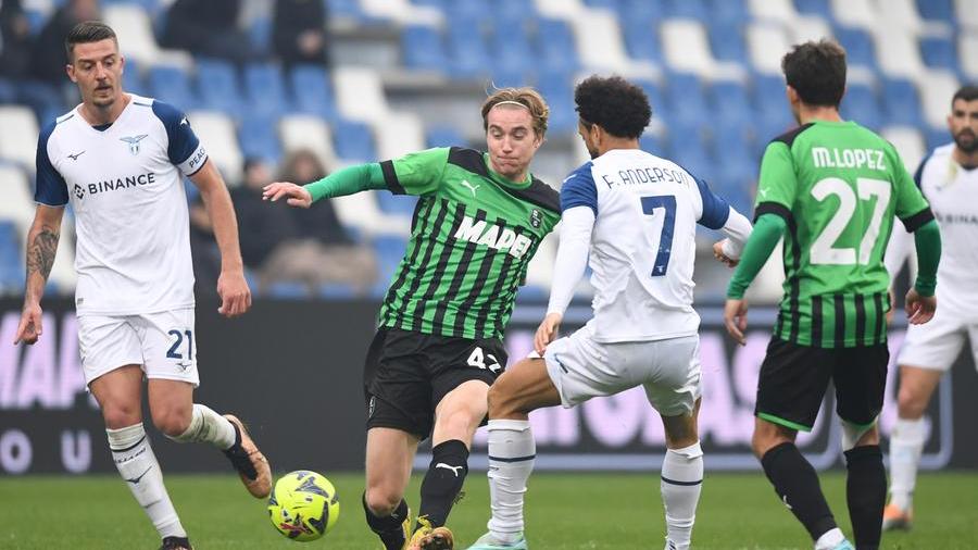 Sassuolo, è notte fonda: un’altra sconfitta. La Lazio passa al Mapei 2 a 0