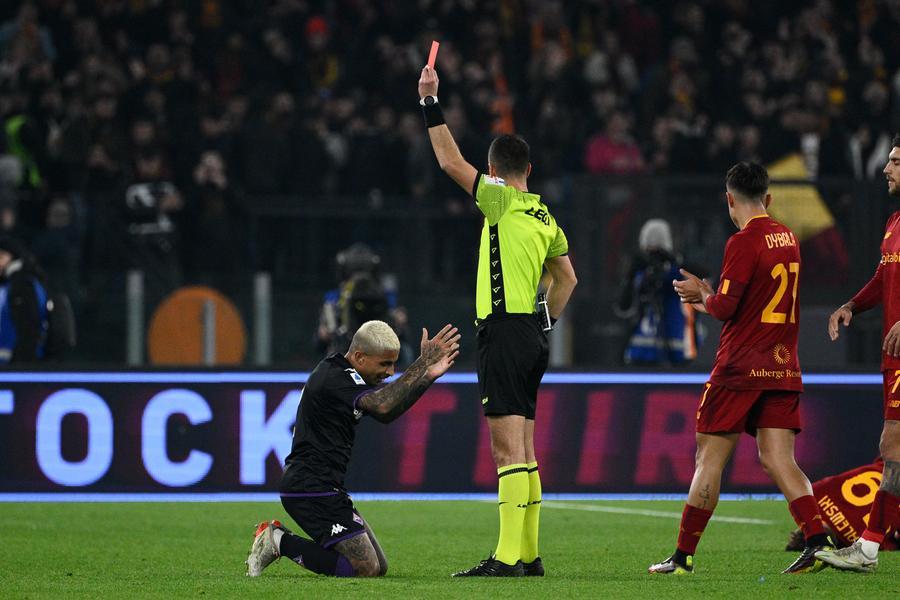 Roma-Fiorentina: i giallorossi schiantano la Viola. Doppietta di Dybala e Jovic non replica