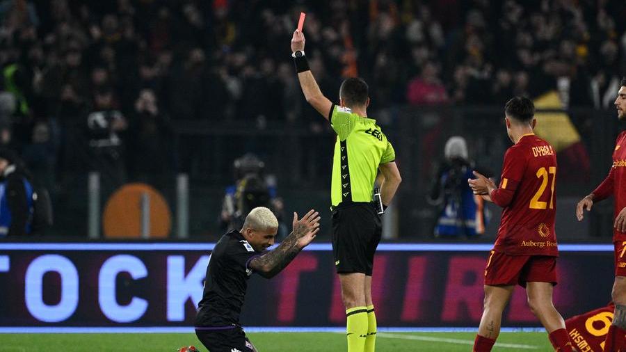 Roma-Fiorentina: i giallorossi schiantano la Viola. Doppietta di Dybala e Jovic non replica