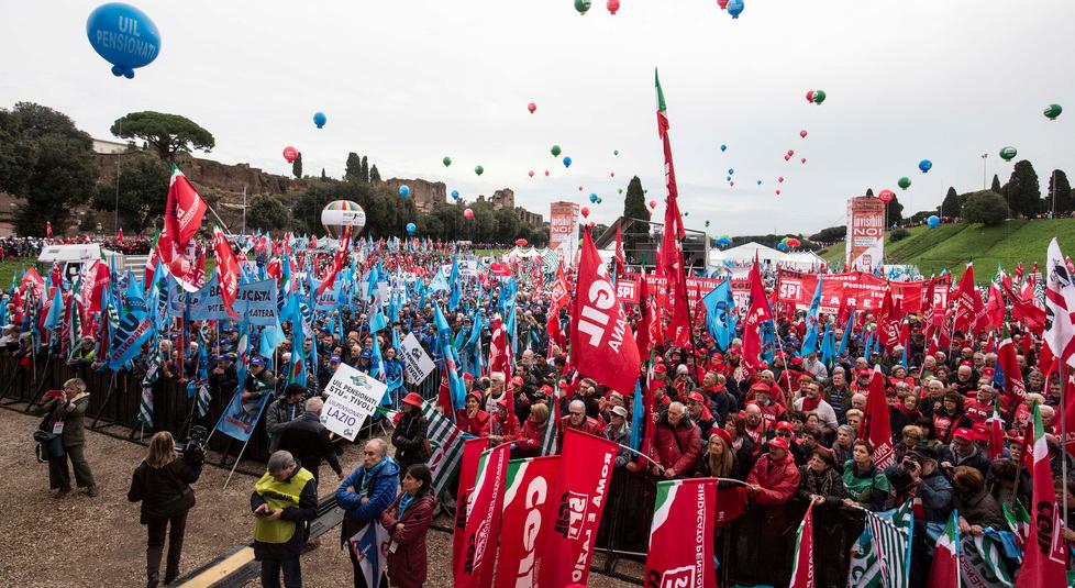 Più pensionati che lavoratori, la tendenza dal Sud si allarga a tutta Italia
