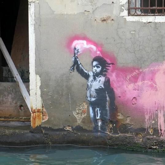 Banksy, stupore e rabbia: i graffiti che “graffiano” il cuore 