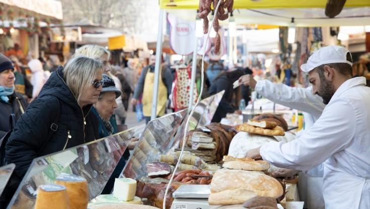 Modena, arrivano le bancarelle di S. Antonio versione extralarge. Attenzione ai divieti di sosta e alle rimozioni