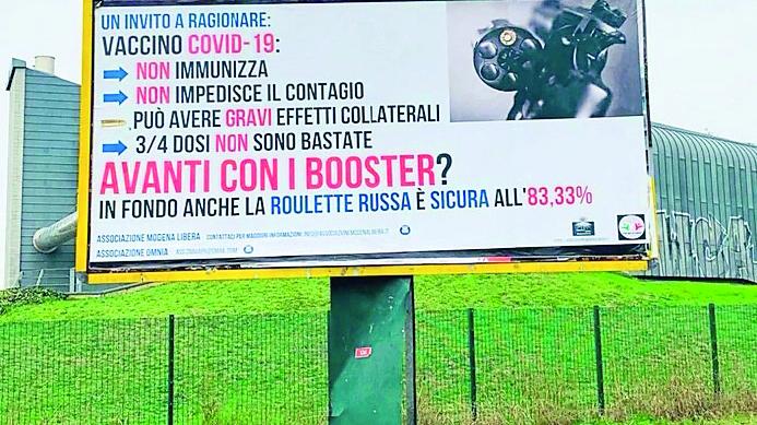 Spuntano manifesti no vax in città