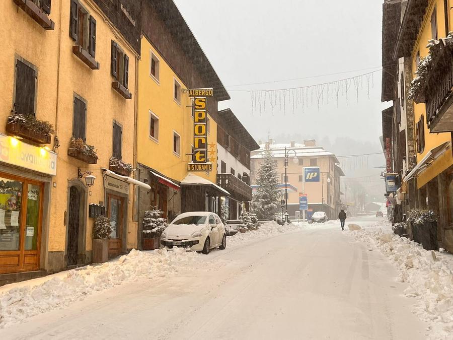 
	Abetone sotto la fitta nevicata (foto Meteo Nord Ovest Toscana)

