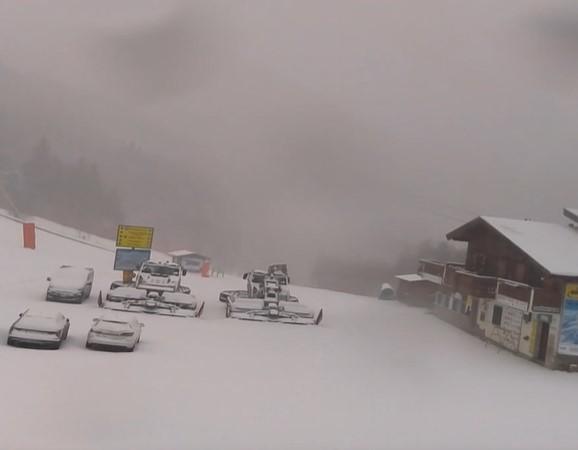 Appennino Modenese: torna la neve sopra i mille metri. Cimone imbiancato, oltre 10 cm a Passo Radici