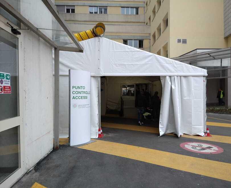 Modena Si smonta la tensostruttura, cambia l’accesso al Policlinico 