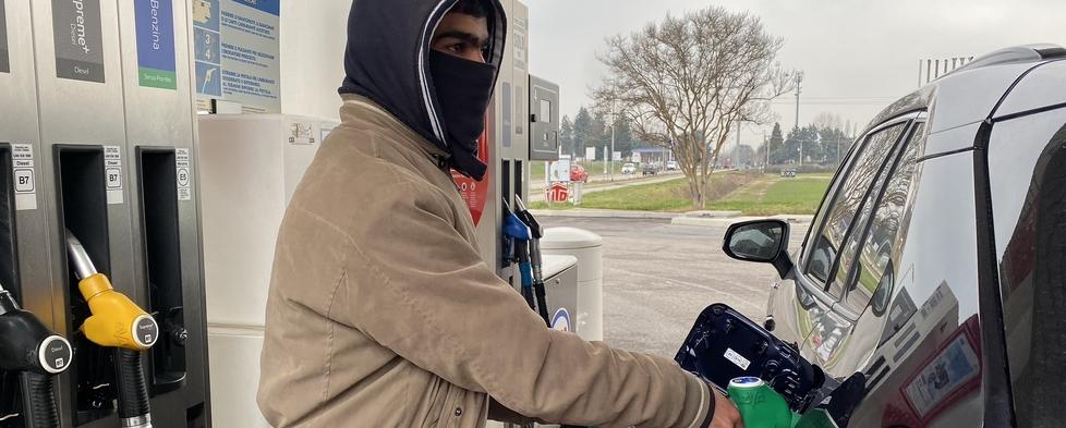Ferrara, il valzer dei prezzi: il pieno di benzina può variare di 4 euro