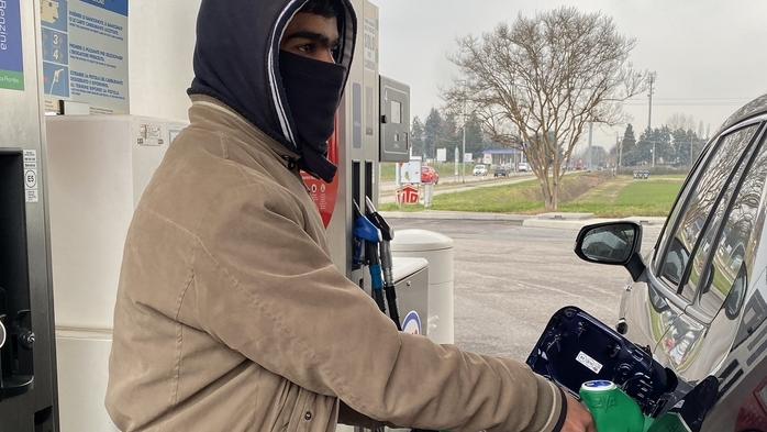 Ferrara, il valzer dei prezzi: il pieno di benzina può variare di 4 euro