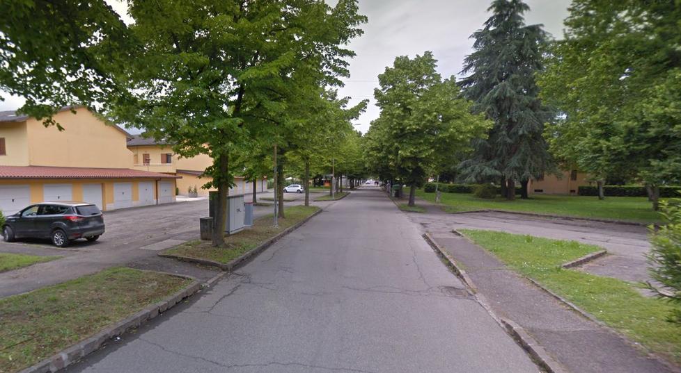 San Damaso, si ritrova i ladri sotto casa «Rubata la borsa dall’auto con l’inganno»