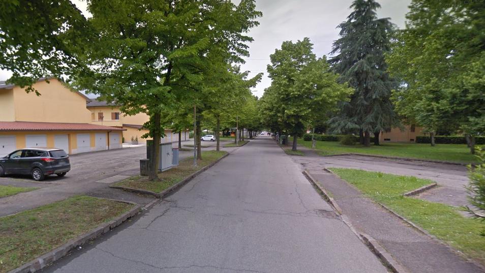 San Damaso, si ritrova i ladri sotto casa «Rubata la borsa dall’auto con l’inganno»