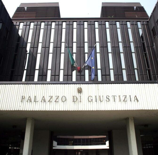 Montagne di soldi bloccati al clan e il braccio di ferro con una banca