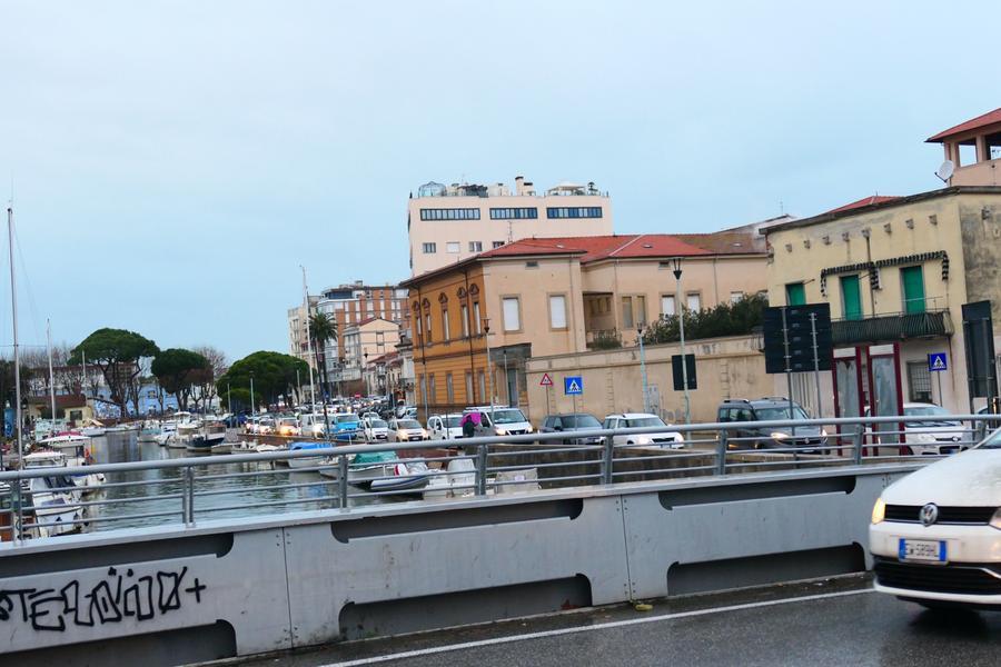 Chiuso un tratto di via Coppino, Darsena in tilt