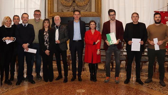 Pisa, si rinnova il patto per la movida: ecco cosa dice l’accordo tra Comune e gestori di locali