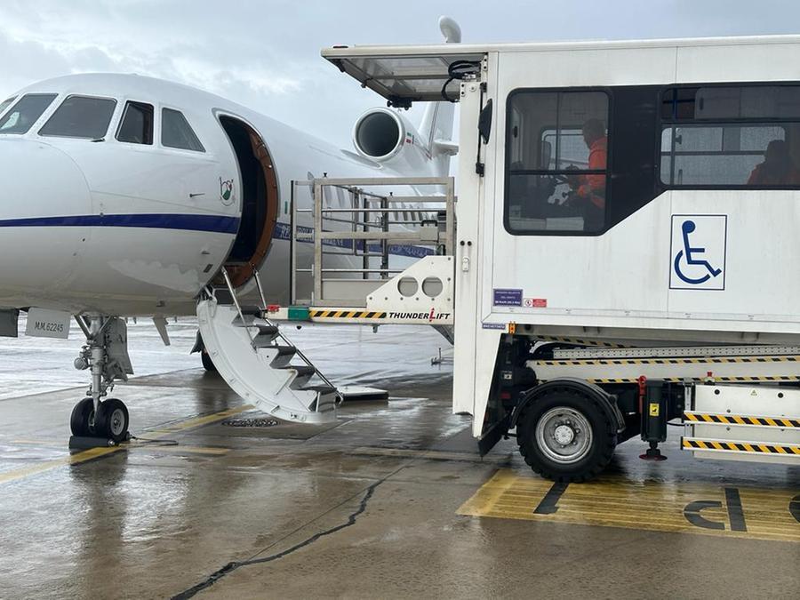 Bimba di 3 mesi in pericolo di vita da Cagliari a Pisa con un volo militare