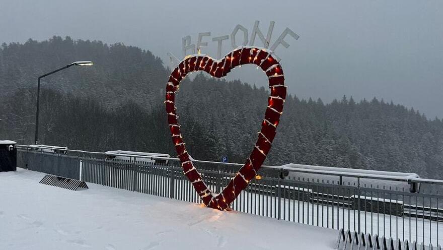 La neve spazza via l’emergenza: in Toscana impianti da sci pronti a riaprire