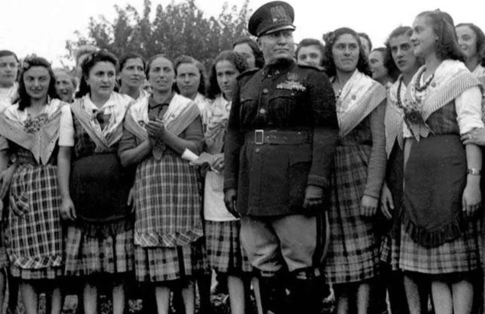 Le donne del Duce «fertili galline». Radici del maschilismo italiano 