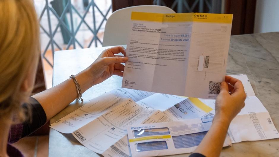 Ferrara, l’inflazione presenta il conto: nel 2022 tremila euro in più per famiglia