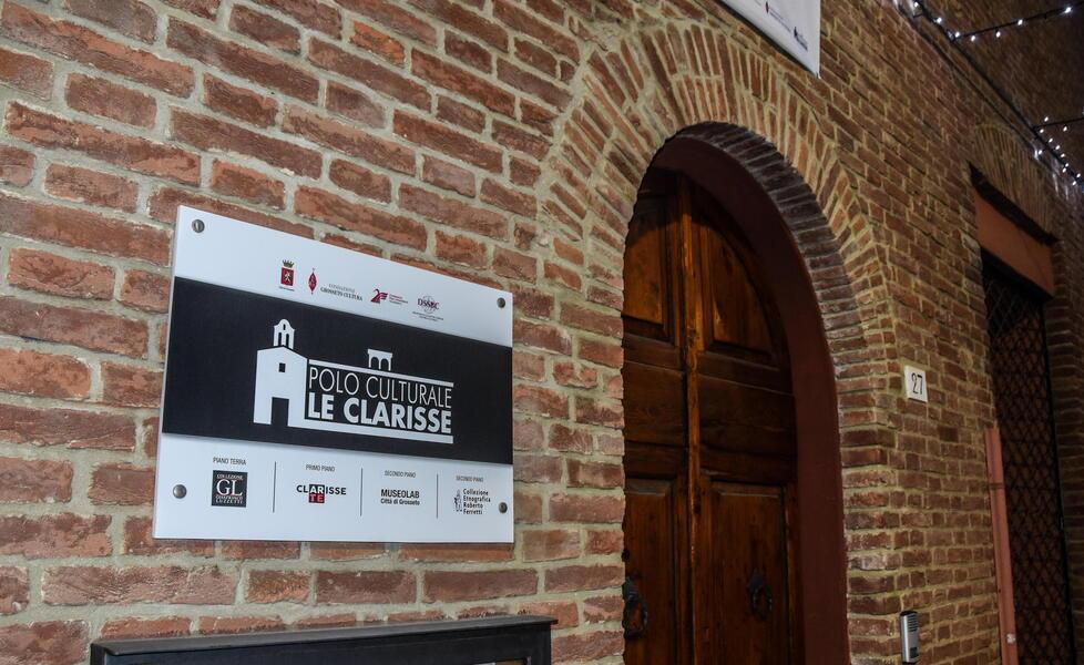 Uso dell’asterisco, l’associazione Clan pronta alle querele. Il riferimento è al senatore di Fratelli d’Italia