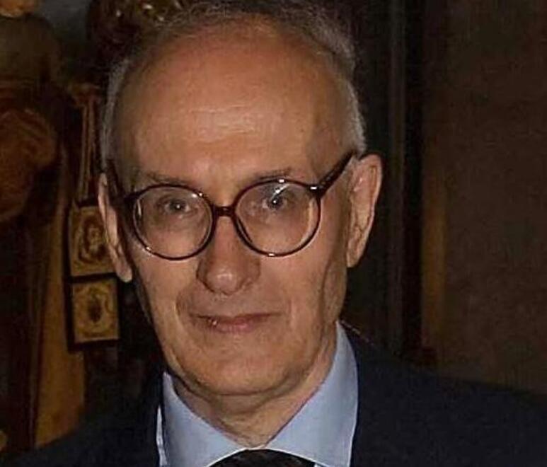 L’ultimo saluto al dottor Orsini, tragicamente massacrato per strada