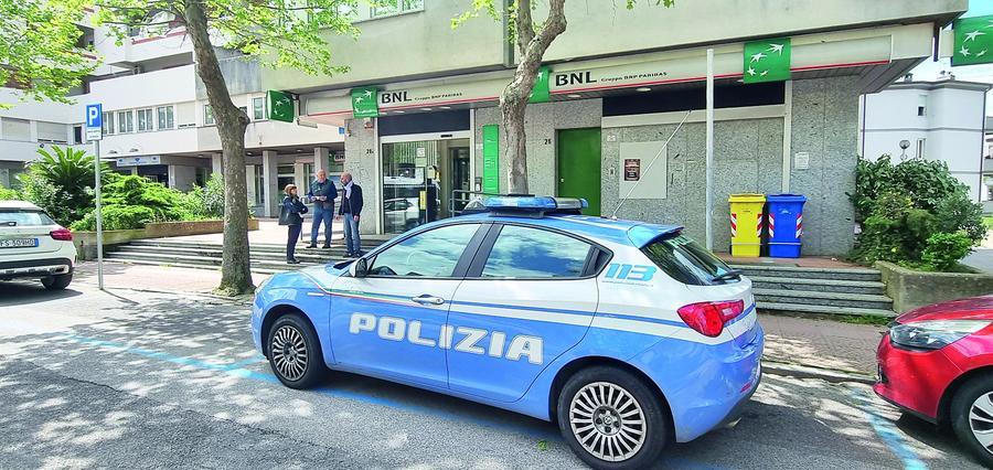 Nuoro, rapina alla Bnl: 59enne arrestato, sarebbe lui l’autista che aveva portato fuori città i banditi