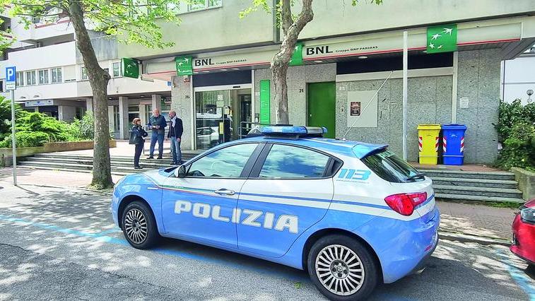 Nuoro, rapina alla Bnl: 59enne arrestato, sarebbe lui l’autista che aveva portato fuori città i banditi
