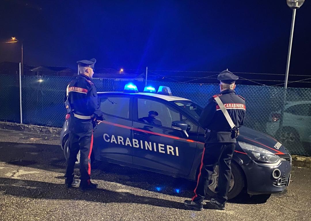 Una pattuglia dei carabinieri (foto d'archivio)