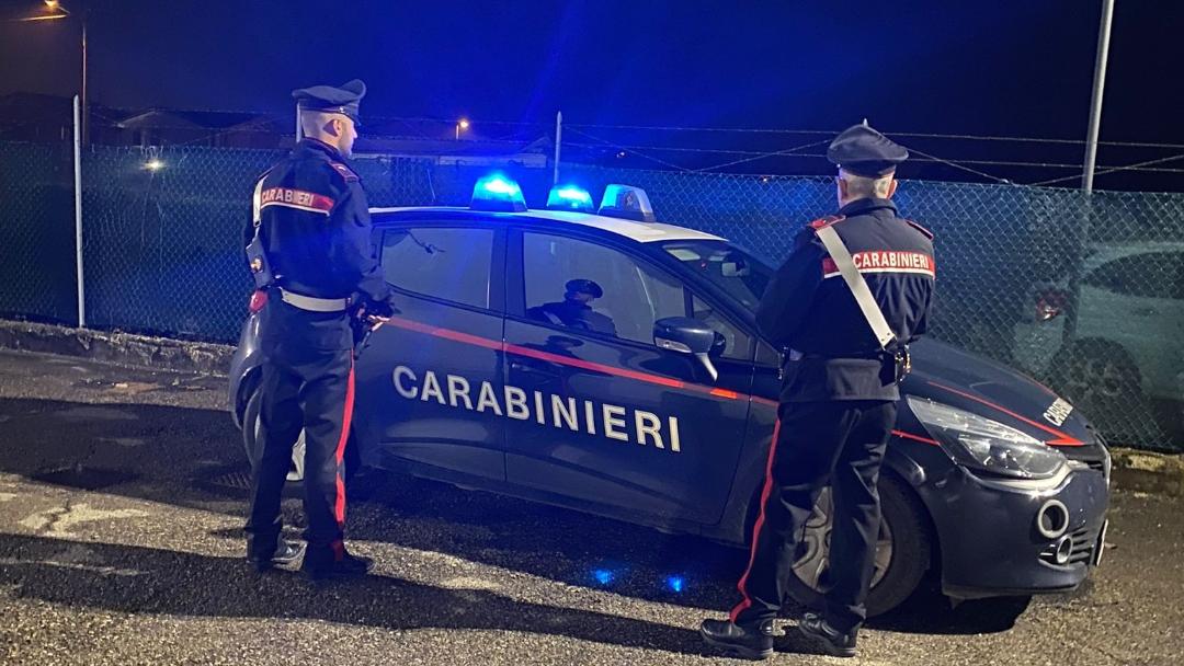 Una pattuglia dei carabinieri (foto d'archivio)