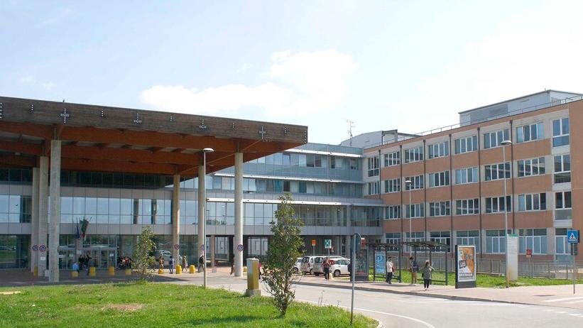 Ferrara. Bambino cade da tre metri, è grave