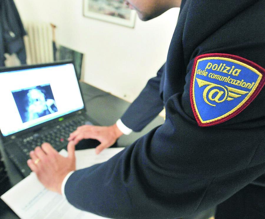 Truffe on line, rischio per tutti: attenzione a sms e finti operatori telefonici