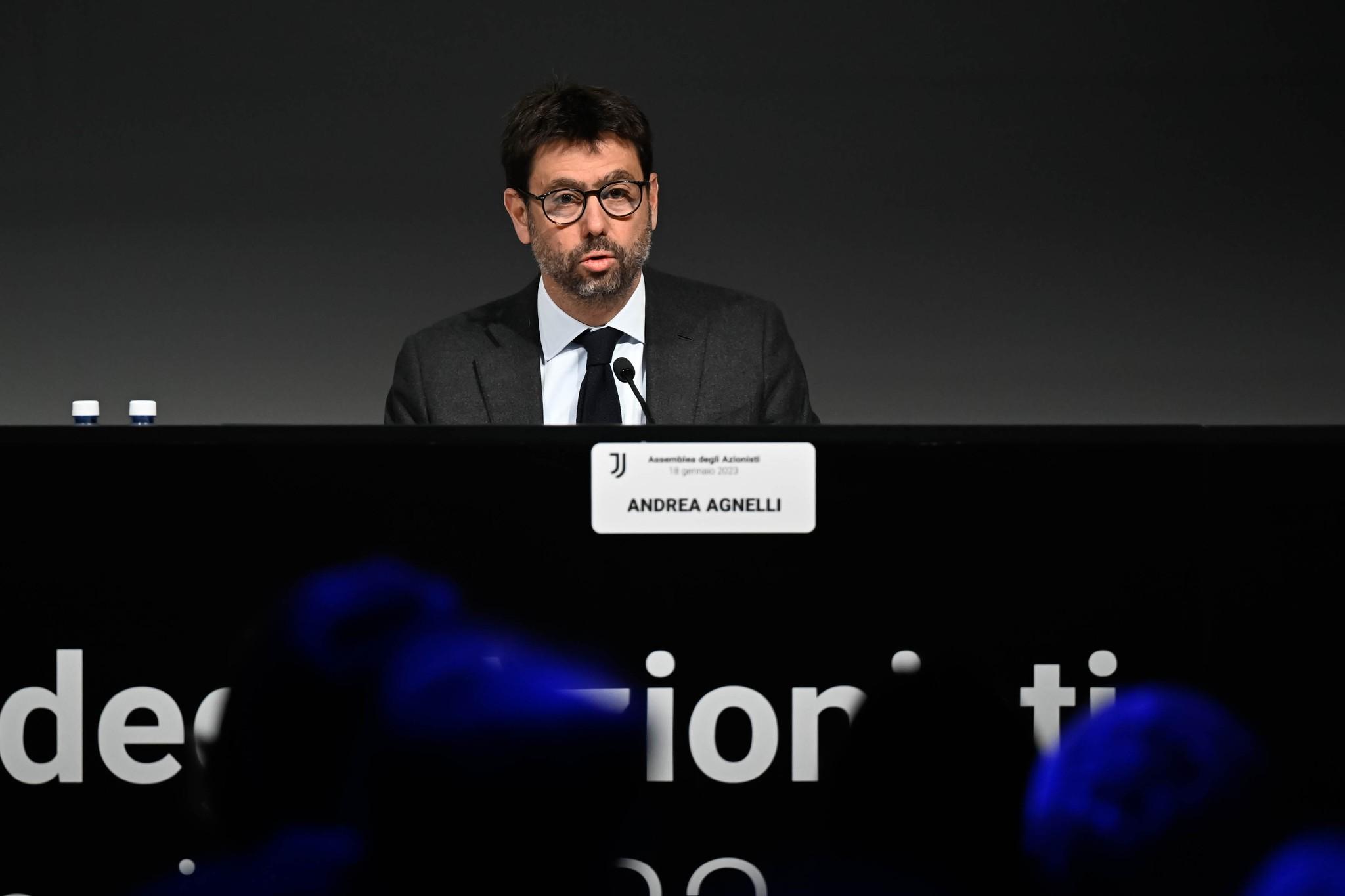 Agnelli lascia Stellantis ed Exor: «Il futuro è una pagina bianca»