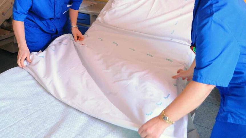 «Siamo fermi da un anno»: la protesta degli operatori sociosanitari dopo il concorso del 2021