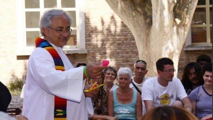Castiglioncello, una via per don Fiordaliso: dedicata al sacerdote la strada dei senzatetto