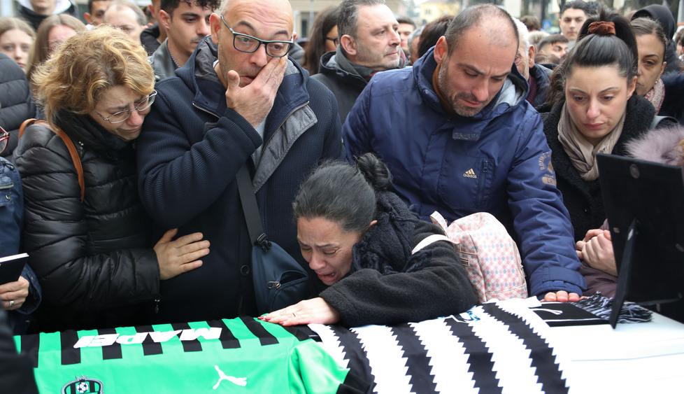 Bagnolo piange Gabriele: «Ci lascia in dono la sua felicità»