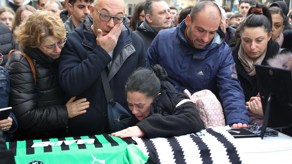 Bagnolo piange Gabriele: «Ci lascia in dono la sua felicità»