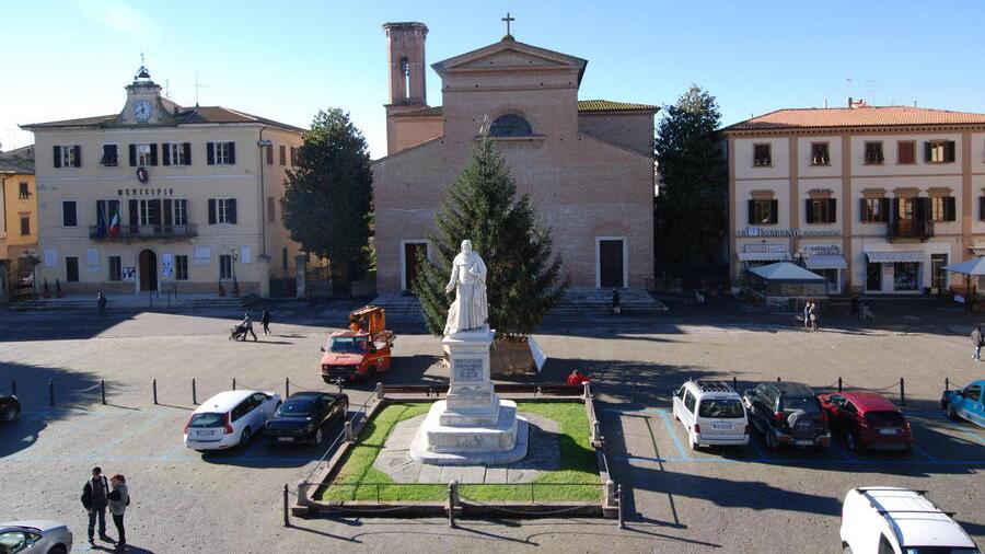 Piazza Boccaccio a Certaldo dove sabato si terrà il momento di protesta contro la nuova viabilità