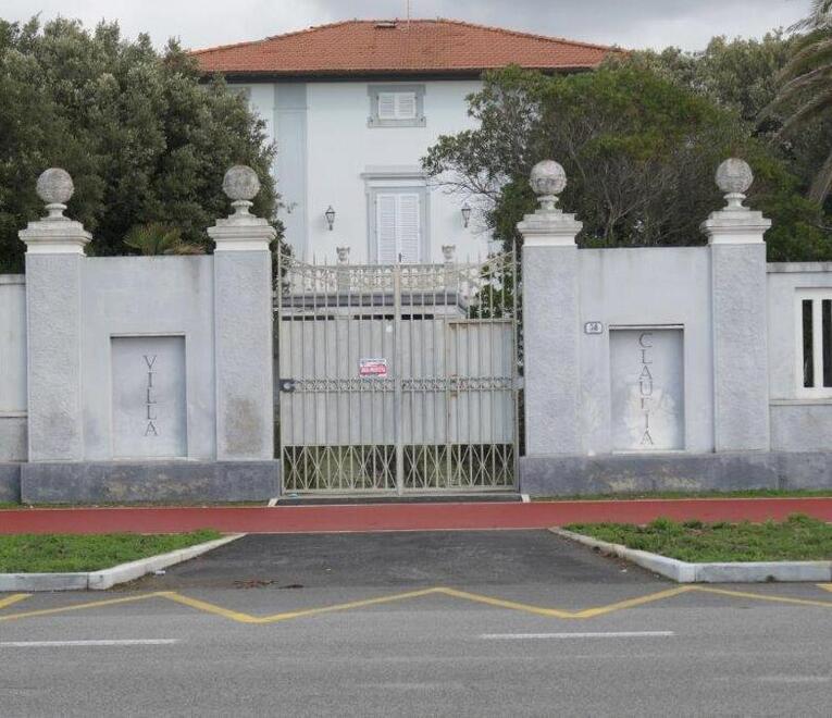 L’ex presidente delle Acli “occupa” la villa delle suore a Forte dei Marmi