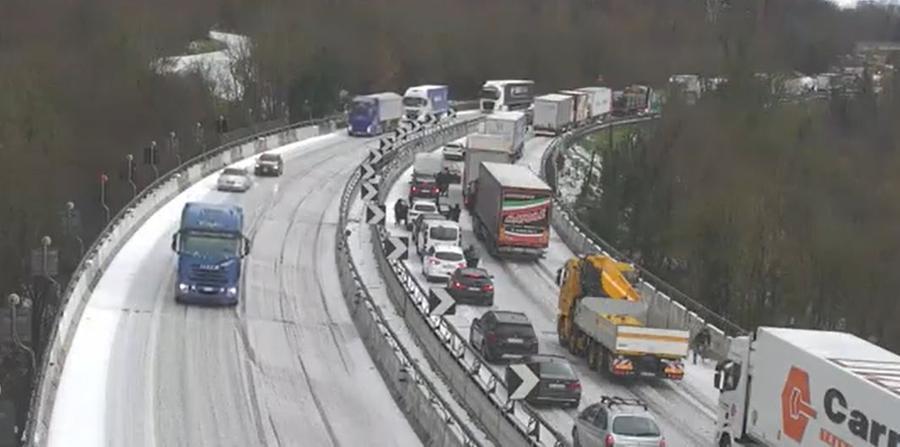 Maltempo in Toscana, grandine sull’autostrada A1: code chilometriche per ore