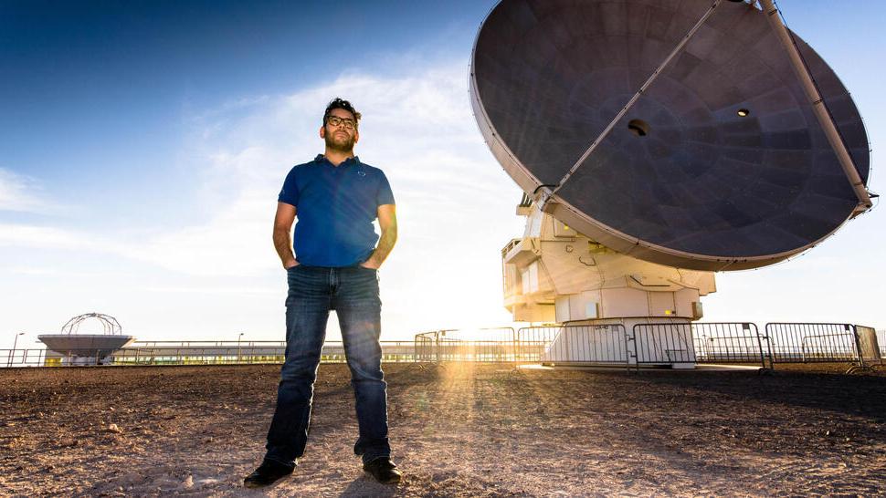 L'astrofisico-social spiega i segreti dell'Universo in sardo