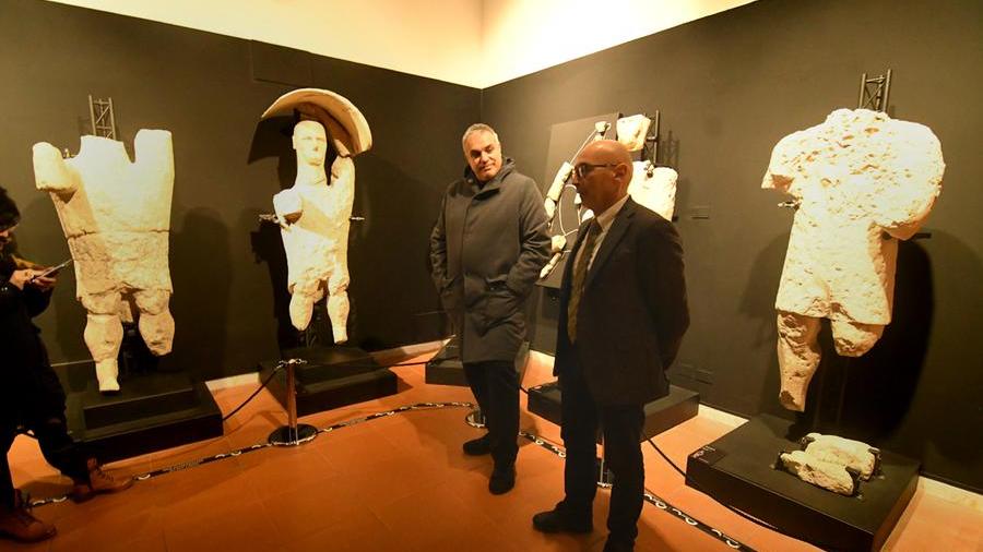 Il presidente della Fondazione Muroni, a sinistra e il direttore scolastico regionale Feliziani, a destra