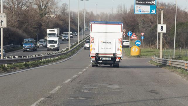Buche in tangenziale a Modena, Sos Turista «Se avete danni fatevi rimborsare»