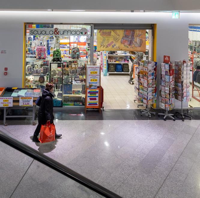 Ferrara, verso l’accorpamento di due strutture di vendita: un tramezzo da demolire