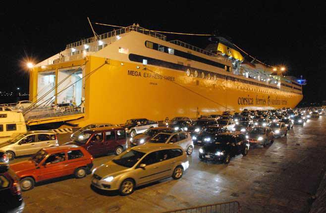 Assunzioni in Corsica Ferries: cento posti sulle navi livornesi. «Esperienza unica, mettetevi in gioco»