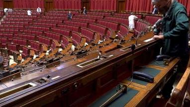 Politica, Italia paese dei dinosauri