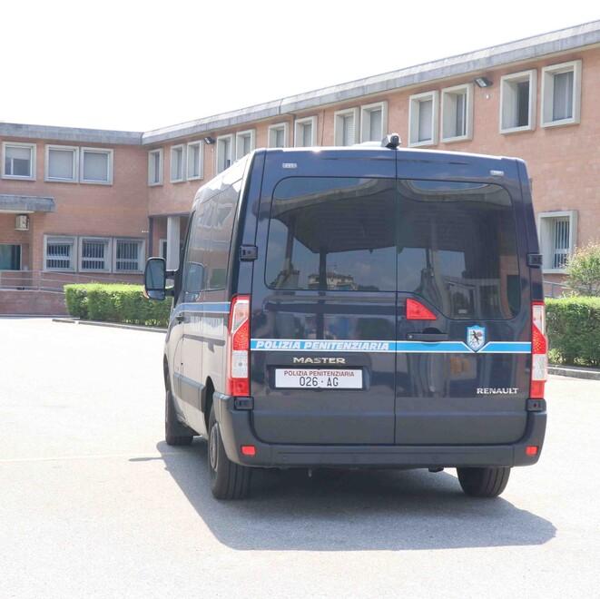 Ferrara, in fin di vita dopo interrogatorio