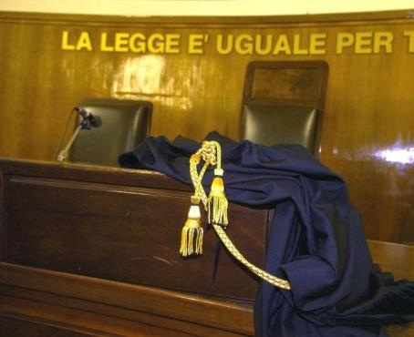 Ferrara, abusi in casa sulla nipote: condannato il nonno 