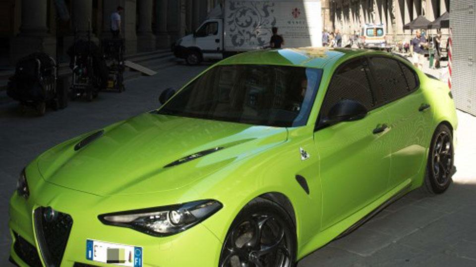 Firenze, piccioni maltrattati per girare il film: sotto accusa il regista Michael Bay