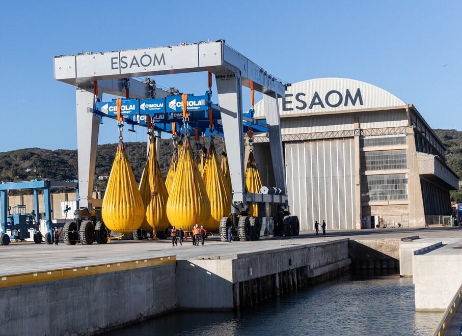 Esaom inaugura la nuova gru per mega-yacht fino a 65 metri
