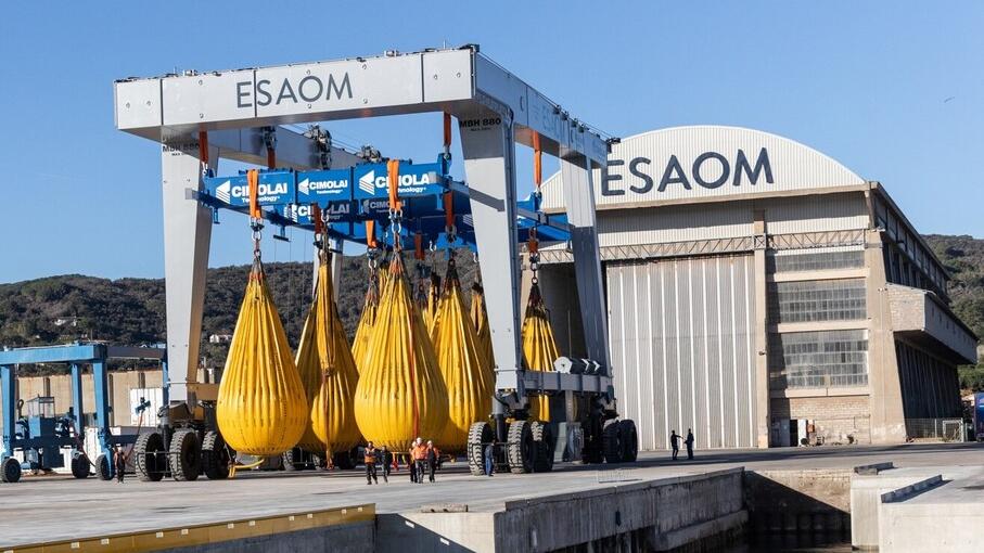 Esaom inaugura la nuova gru per mega-yacht fino a 65 metri