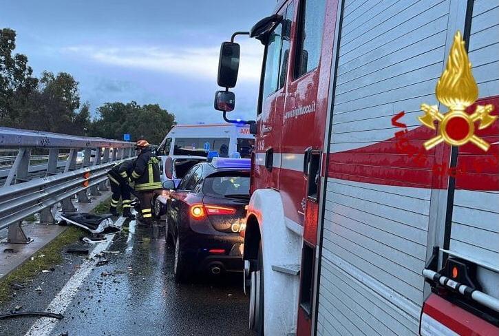 Gravissimo incidente sulla 130, ferite una donna e le sue due bambine: una è un coma