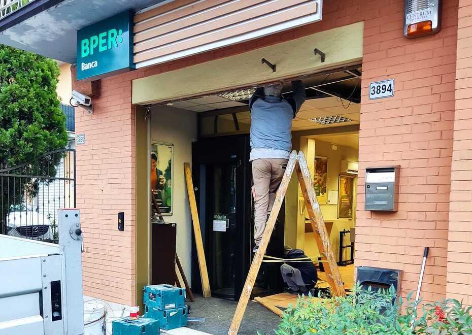 Spilamberto Colpo notturno nella banca 